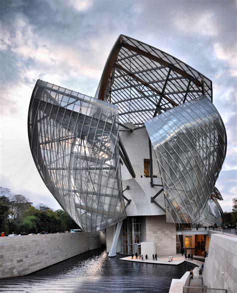 fondation louis vuitton shop.